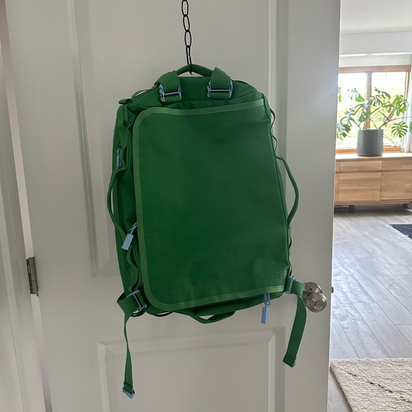 Baboon to the Moon x Drunk Elephant ◡̈ Limited Edition Green Go-Bag Mini 32L - Picture 3 of 15